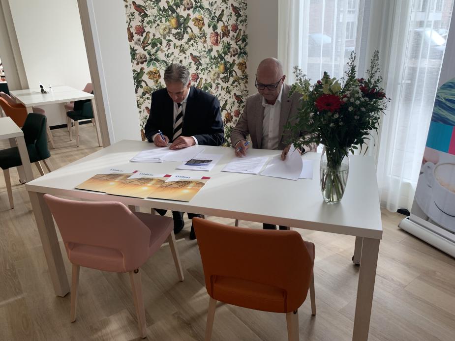 Handtekeningplaatsing Het Uiterjoon