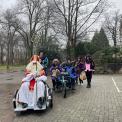 Sinterklaas en Zwartepiet op rolstoelfiets en duofiets.