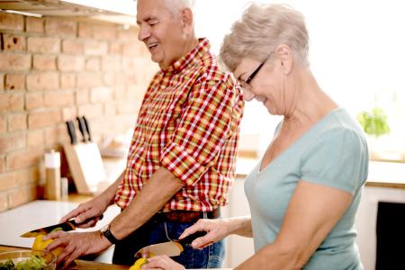 echtpaar koken samen